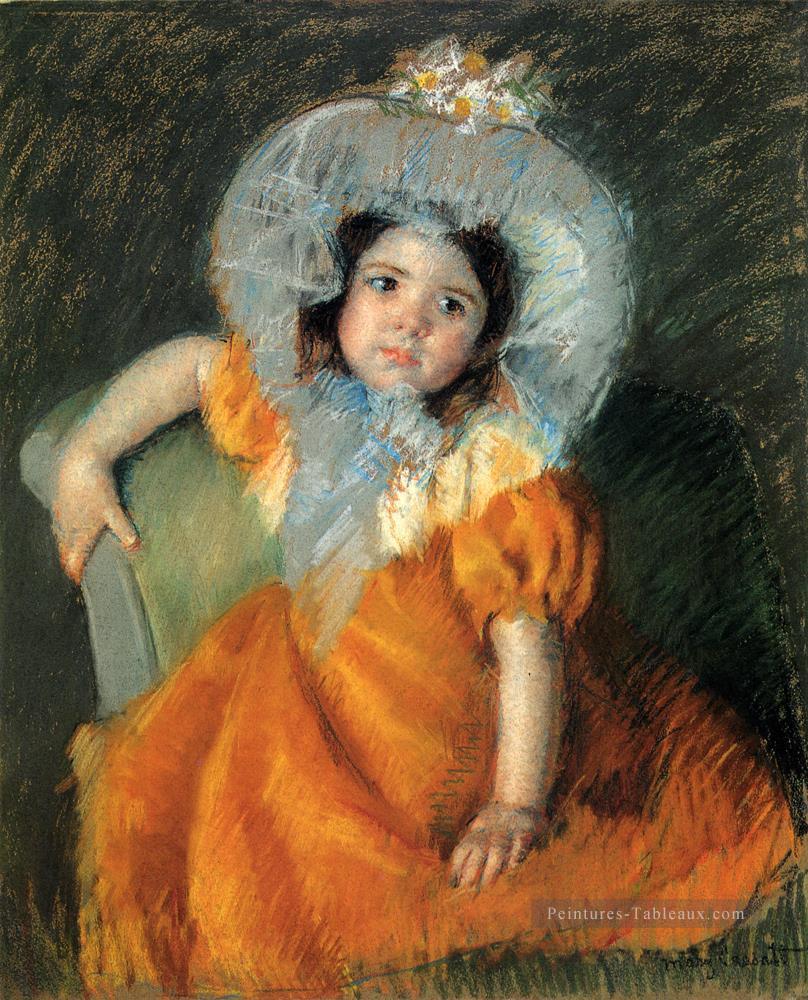 Enfant en robe orange mères des enfants Mary Cassatt Peintures à l'huile